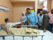 نائب محافظ الأقصر يتابع الحالة الصحية للمصابين في حادث انقلاب أتوبيس