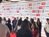 أبطال فيلم شكوى 713317 بعائلاتهم على السجادة الحمراء بمهرجان القاهرة السينمائى.. صور 