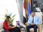 محافظ أسوان يستقبل المشرف العام على المجلس القومى لذوى الإعاقة