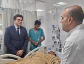 وزير الثقافة يزور طلاب أسوان المصابين فى حادث طريق إسنا.. صور