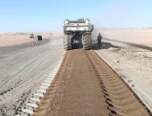 تفاصيل البدء فى أعمال رفع كفاءة طريق مرسى علم إدفو جنوب البحر الأحمر