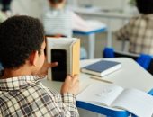 أب يستدعي الشرطة اعتراضا على قرار منع استخدام الهواتف المحمولة بالمدرسة