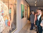 معرض “كادرات موازية” يجمع بين السينما والفنون التشكيلية بمهرجان القاهرة