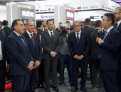 رئيس الوزراء يتفقد جناح هواوي بمعرض Cairo ICT 