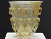 اكتشاف توقيعات مخفية محفورة على أكواب رومانية عمرها 1500عام 