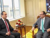 وزير قطاع الأعمال يستقبل رئيس هيئة الرعاية الصحية لبحث تعزيز التعاون