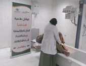 قافلة طبية مجانية تكشف على 234 مريضًا بقرى أسوان