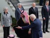 العالم هذا الصباح.. ترامب: لدينا رد إيجابي من ولي العهد حول "اتفاقيات أبراهام".. حماس: ندين العدوان الإسرائيلي الذي استهدف مخيم عين الحلوة جنوبي لبنان.. ورونالدو ضيفا في عشاء بالبيت الأبيض وترامب يخصّه بكلمة