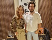 تفاصيل تعاون محمد قماح والهولندية لاروسي فى أغنية انبساط