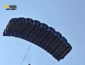 انطلاق المهرجان الدولى للباراموتور والقفز بالمظلات من أهرامات الجيزة