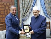 محافظ جنوب سيناء وشيخ الأزهر يبحثان دور بيت الزكاة والصدقات