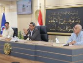 محافظ السويس يلتقى القيادات التنفيذية لبحث ملفات تمس المواطنين