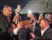 محمد رمضان يغنى يا حبيبى وأحمد السقا يشاركه الاحتفال.. فيديو وصور