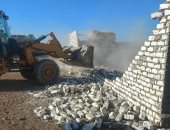 إزالة 10 حالات تعد على أراضى أملاك الدولة بقريتى عرابة أبيدوس وأولاد عليو بسوهاج