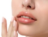 وصفات طبيعية للتخلص من تشققات الشفاه.. خطواتها سهلة وآمنة