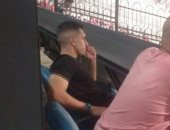 جراديشار يدعم الأهلي أمام شبيبة القبائل من المدرجات رغم الإيقاف