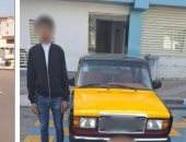 سائق يُعرّض شقيقته والمواطنين للخطر داخل صندوق سيارة أجرة بالإسكندرية