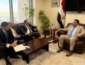 التمثيل التجاري المصرى يبحث مع بنك الإمارات دبي الوطني دعم الشركات المصرية