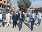 جولة ميدانية لنائب محافظ الجيزة لمتابعة مشروعات الرصف بمدينة الحوامدية.. صور