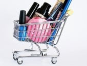 فرش المكياج لازم تتغير كل 3 شهور.. اعرفي مدة صلاحية منتجات التجميل