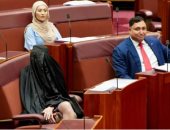 مجلس الشيوخ الأسترالي يعلق عمل السيناتور بولين هانسون بعد ارتدائها النقاب؟