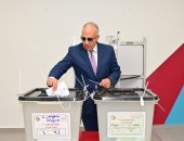 وزير الرى يدلى بصوته في انتخابات مجلس النواب