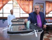 رئيس الطائفة الإنجيلية يدلي بصوته بانتخابات النواب: المشاركة مسؤولية وطنية