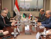 وزير الكهرباء يبحث مع نظيره الجزائرى سبل التعاون فى مختلف المجالات