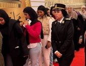 الشرطة النسائية أمام لجان النواب بحدائق القبة لمساعدة وتأمين الناخبين