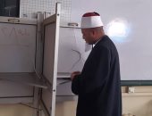 وكيل وزارة الأوقاف بالشرقية يدلى بصوته بانتخابات مجلس النواب 