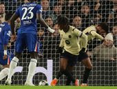 تشيلسى يتقدم على برشلونة بهدف عكسى مع سبق الإصرار.. فيديو وصور 