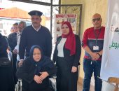 كبار السن يتوافدون على لجنة معهد القابوطى ببورسعيد للإدلاء بأصواتهم