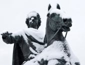 المعالم والميادين باللون الأبيض.. تساقط كثيف للثلوج يغطى شوارع روسيا