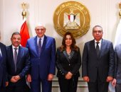 توقيع عقد إدارة وتشغيل مرفقي النقل الداخلي بمدينة طنطا والمحلة الكبرى