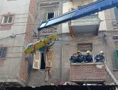 إنقاذ مسنة وطفلتين.. ماذا حدث فى عقار كرموز المنهار؟.. فيديو