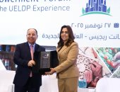 وزيرة التنمية المحلية تكرم معيط وهالة السعيد ومدير البنك الدولى فى مصر 
