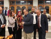 محافظ أسيوط يسلم حقائب السباكة الخفيفة لـ70 متدربا بدعم من اليونيسف