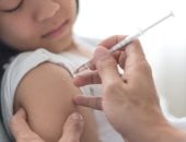 علماء: لقاح فيروس الورم الحليمي البشري يمنع الإصابة بسرطان عنق الرحم