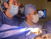 استغرقت 10 ساعات.. إجراء عملية جراحية معقدة لتثبيت كسر عنقي لشاب بجامعة كفر الشيخ