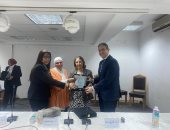 جامعة القاهرة تُكرّم نقيب الإعلاميين تقديرا لدوره البارز فى دعم شباب الجامعات