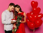 4 أبراج تفضل تقديم ورد وشيكولاتة لمن يحبون.. برج الجدى الأبرز