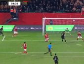 الفحلى يهدد مرمى الأهلى بتسديدة خطيرة فى الدقيقة الرابعة