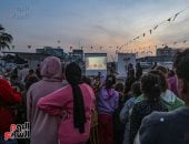  سينما في قلب الدمار.. أطفال فلسطينيون يشاهدون فيلمًا يوقظ الأمل في غزة