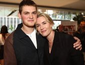 كيت وينسلت تكشف كواليس أول تجربة لها خلف الكاميرا لإخراج فيلم ابنها