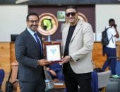 المصري يُهدي درع النادي لمسئولي السفارة المصرية فى زامبيا