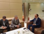 وزير قطاع الأعمال يلتقي مدير مؤسسة تطوير السيارات بالجزائر لبحث التعاون