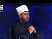 أسامة الأزهرى يعطى نصيحة للمتسابق يوسف عبد العزيز بدولة التلاوة