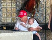 تيفانى ترامب تنشر صورة لوالدها يحتضن حفيده ألكسندر فى مارالاجو.. صورة