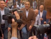 رئيس الوزراء يتفقد شارع الخيامية ويجري لقاءات مع أصحاب المحلات