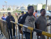 المصريون بالكويت يتوافدون للمشاركة في التصويت (صور وفيديو)